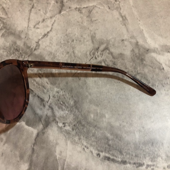 New Michael Kors 2048 (Mae) Sunglasses - Picture 4 of 5